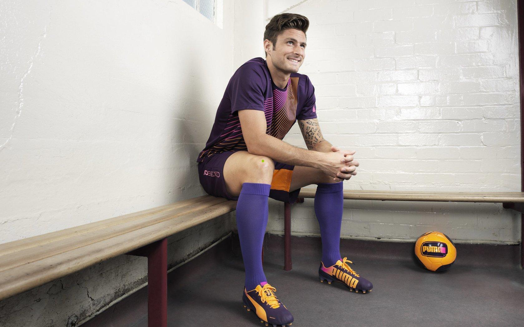 里昂新星回忆童年，十岁获阿森纳邀约，拉卡泽特视频成进阶指南